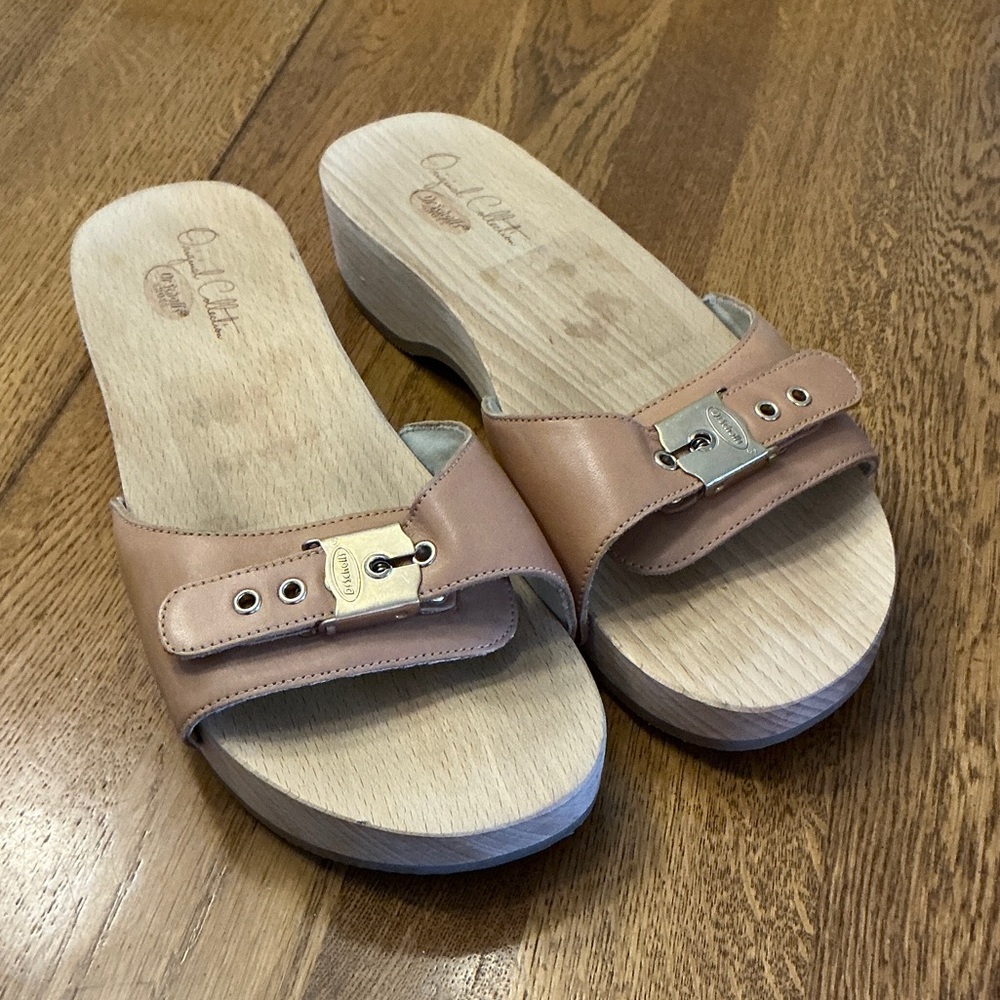 Woman’s Dr. Scholl’s Original Collection slide tan sandal. Size 9. Never worn!